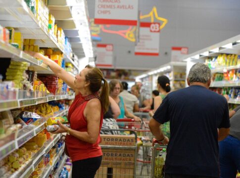 mercado-financeiro-reduz-previsao-da-inflacao-para-4,85%