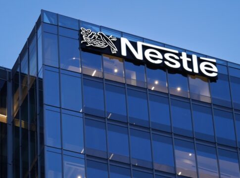 nestle-demite-ceo-flagrado-em-relacionamento-secreto-com-funcionaria