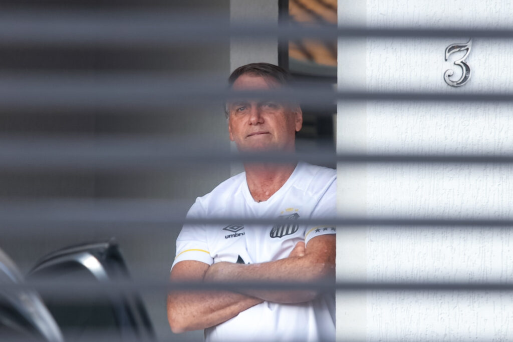 bolsonaro-decidiu-nao-acompanhar-julgamento-no-stf,-diz-advogado