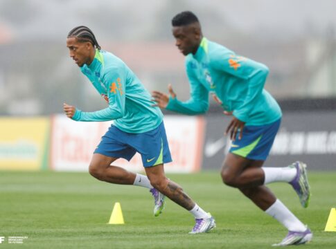 brasil-faz-primeiro-treino-antes-de-enfrentar-o-chile.-veja-fotos