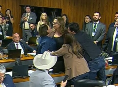 cpmi-do-inss:-parlamentares-batem-boca-e-precisam-ser-separadas.-video