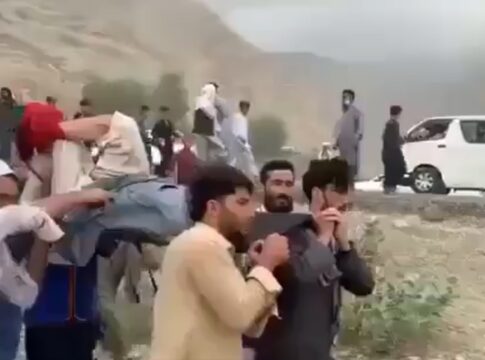 mais-de-mil-pessoas-morrem-em-terremoto-no-afeganistao