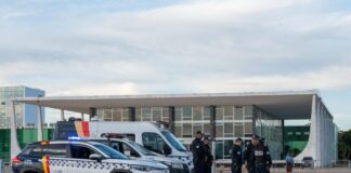 praca-dos-tres-poderes-amanhece-cercada-para-julgamento-de-bolsonaro-no-stf