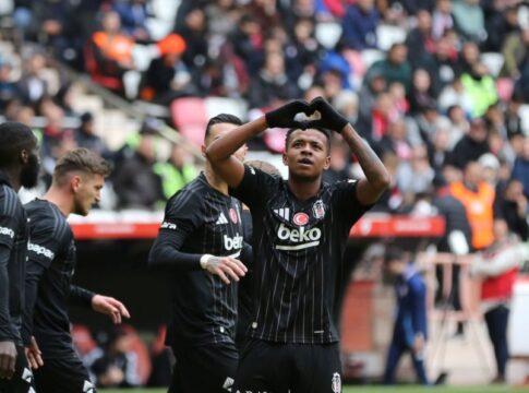 cruzeiro-anuncia-contratacao-de-keny-arroyo,-ex-besiktas