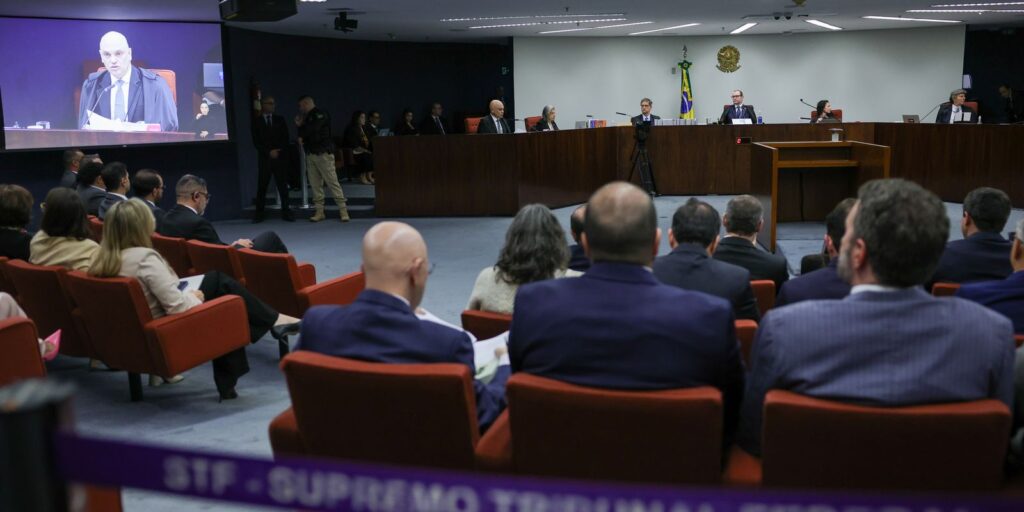 stf:-apenas-um-reu-comparece-ao-1°-dia-de-julgamento-da-trama-golpista