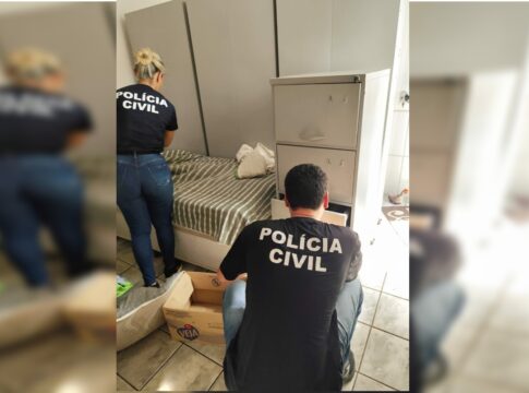 prestador-fica-nu-durante-servico-de-manutencao-na-casa-de-clientes