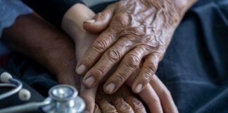 cientistas-descobrem-sinal-que-distingue-parkinson-do-tremor-essencial