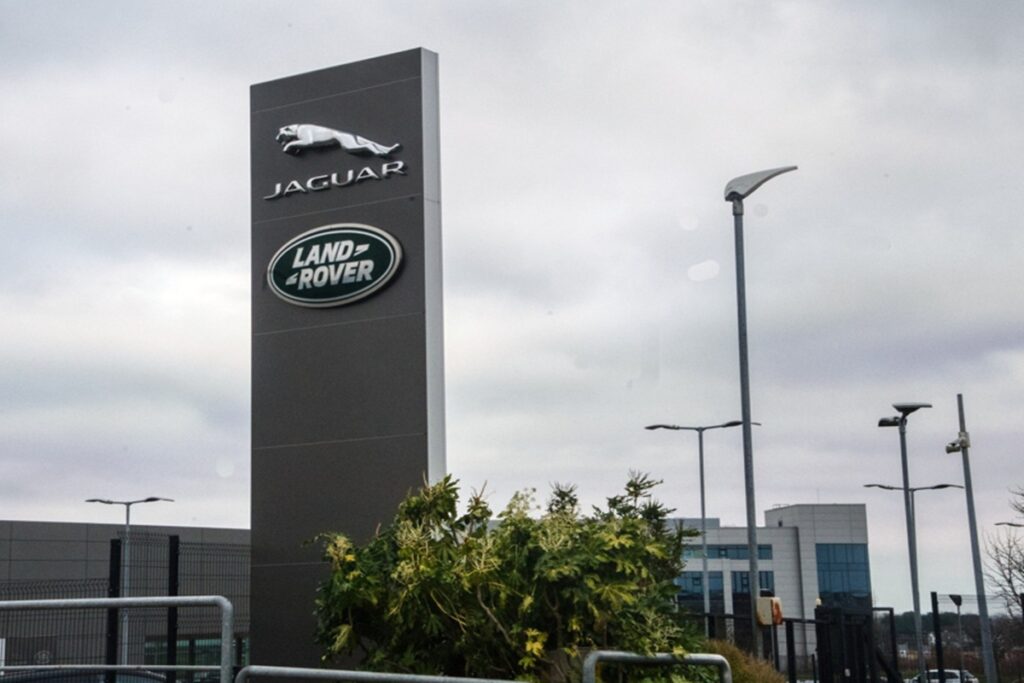 ataque-hacker-paralisa-producao-e-vendas-da-jaguar-land-rover