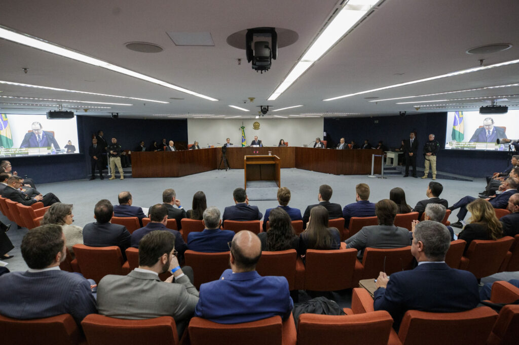 apos-moraes-e-pgr,-stf-retoma-julgamento-de-bolsonaro-e-sete-reus