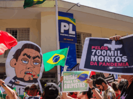 mtst-leva-boneco-inflavel-a-protesto-em-sp-e-pede-prisao-de-bolsonaro