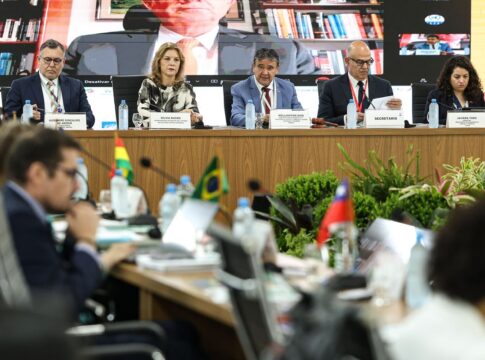 conferencia-debate-investimentos-para-erradicar-a-pobreza