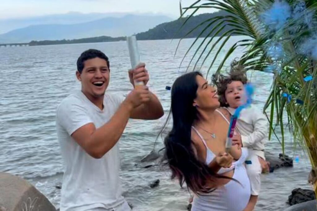 avo-erra-sexo-do-bebe-em-cha-revelacao-e-confunde-a-familia-inteira