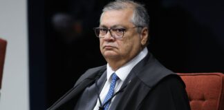 pf-indicia-mulher-que-tentou-agredir-flavio-dino-durante-voo