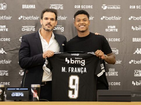 video:-novos-reforcos-do-vasco-sao-apresentados-pelo-clube