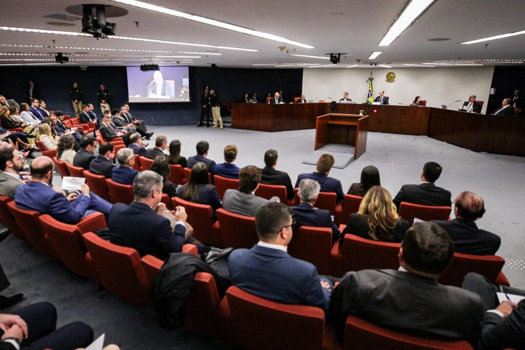trama-golpista:-2o-dia-de-julgamento-no-stf-tem-defesa-de-bolsonaro
