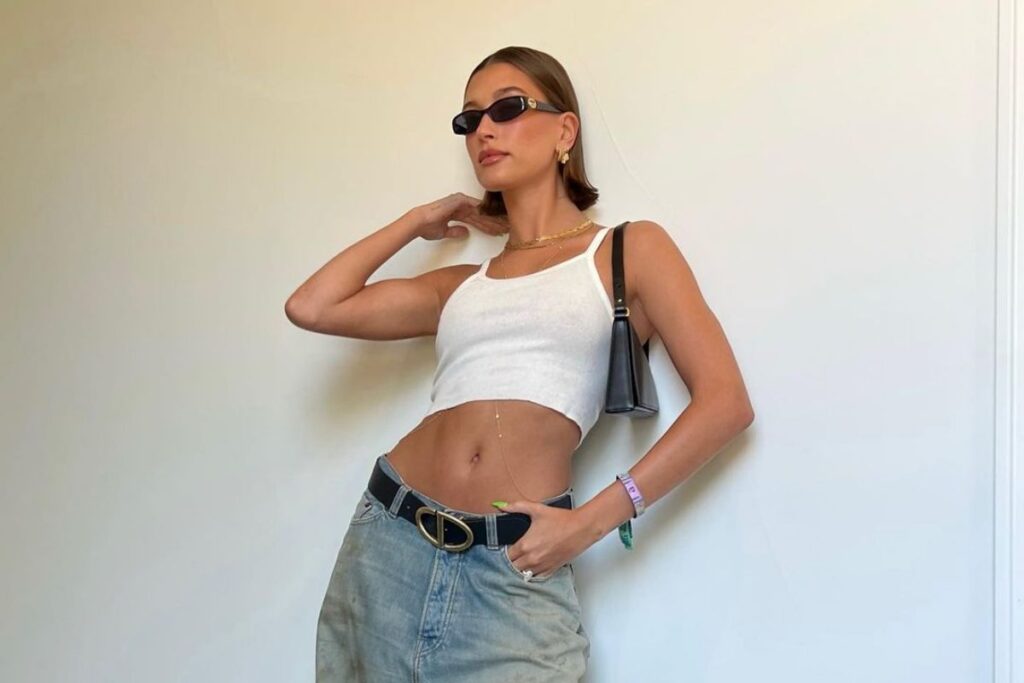 de-volta-ao-basico:-inspire-se-em-hailey-bieber-com-7-looks-da-modelo