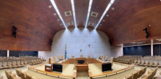 o-plenario-do-stf,-uma-joia-brasileira-de-madeira-e-marmore