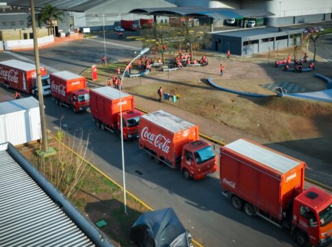 coca-cola-movimenta-r$-87,5-bilhoes-e-gera-574-mil-empregos-no-pais