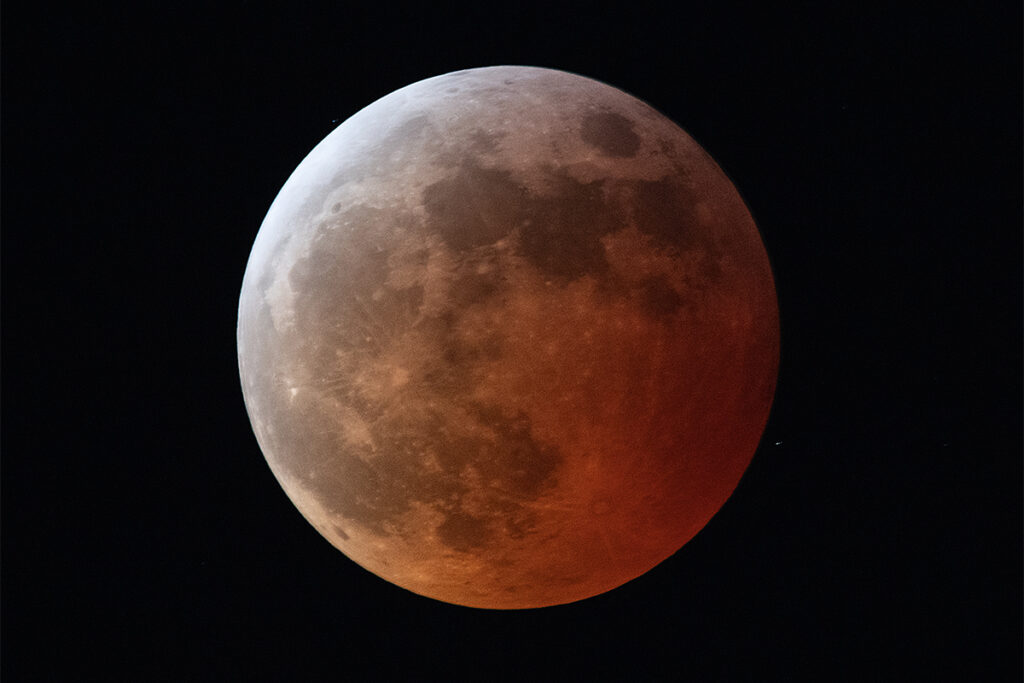 domingo-tera-eclipse-lunar,-mas-brasil-so-podera-ver-pelo-youtube