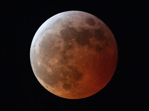 domingo-tera-eclipse-lunar,-mas-brasil-so-podera-ver-pelo-youtube