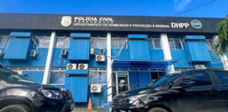 crianca-morre-e-corpo-e-deixado-24-horas-no-sofa;-pais-sao-irmaos