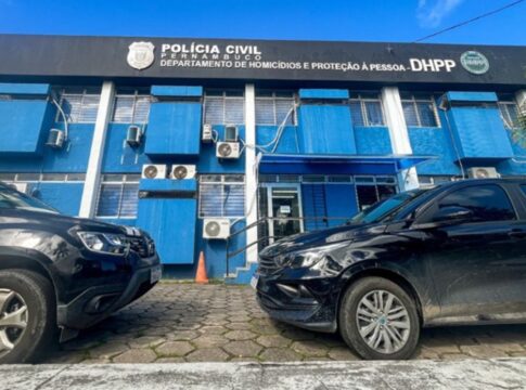 crianca-morre-e-corpo-e-deixado-24-horas-no-sofa;-pais-sao-irmaos