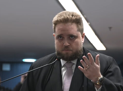 trama-golpista:-stf-retoma-julgamento-com-defesa-de-bolsonaro-e-3-reus
