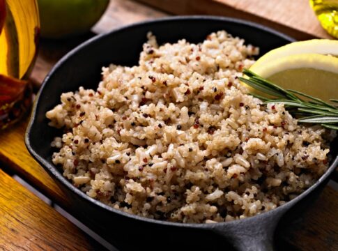 arroz-integral-mais-rapido:-chef-ensina-preparo-pratico-e-saboroso