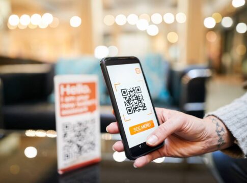 justica-decide-que-placas-de-obras-publicas-do-df-devem-ter-qr-code