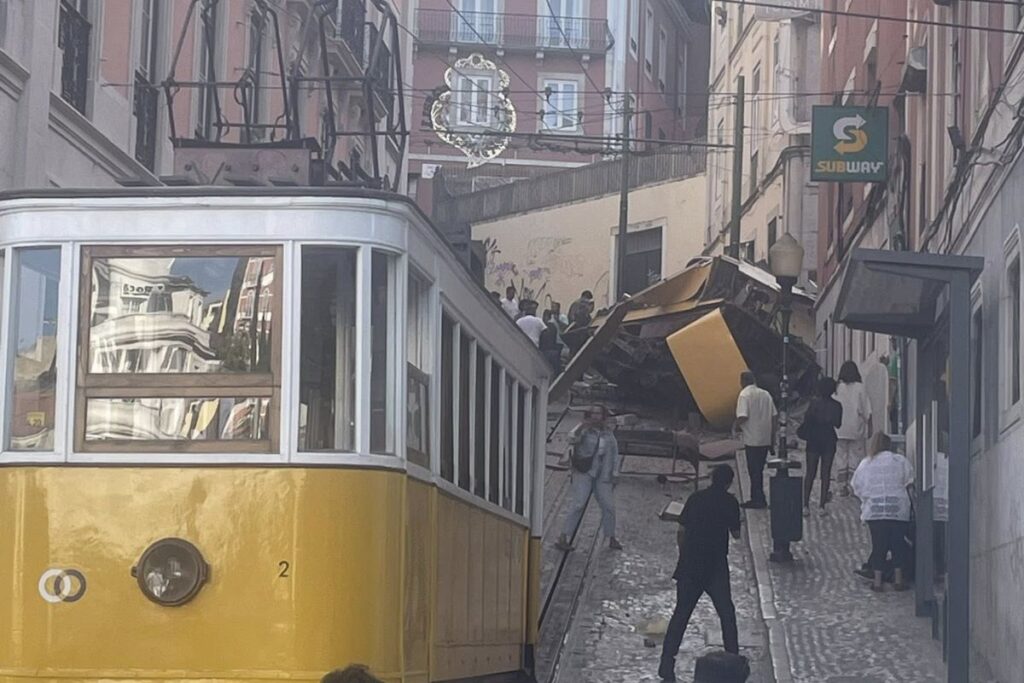 videos-mostram-acidente-do-elevador-da-gloria,-em-lisboa.-assista