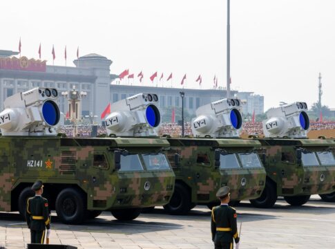 xi-jinping-revela-nova-arma-a-laser-da-china.-video