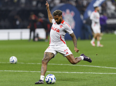 atacante-ex-internacional-e-anunciado-por-clube-do-catar;-confira