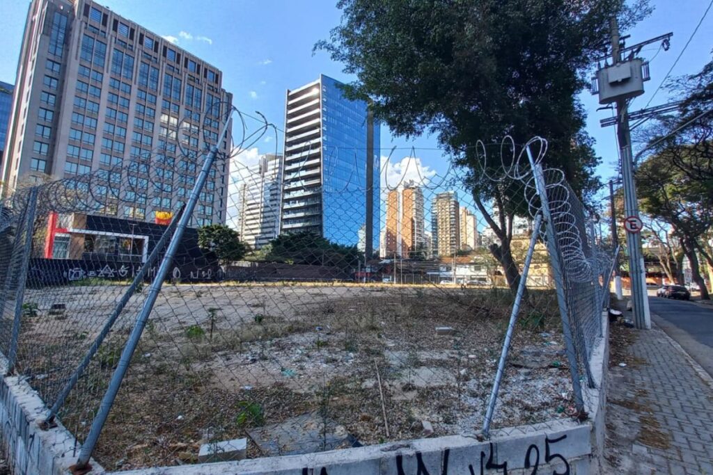 vereadores-querem-ampliar-projeto-que-privatiza-rua-nos-jardins