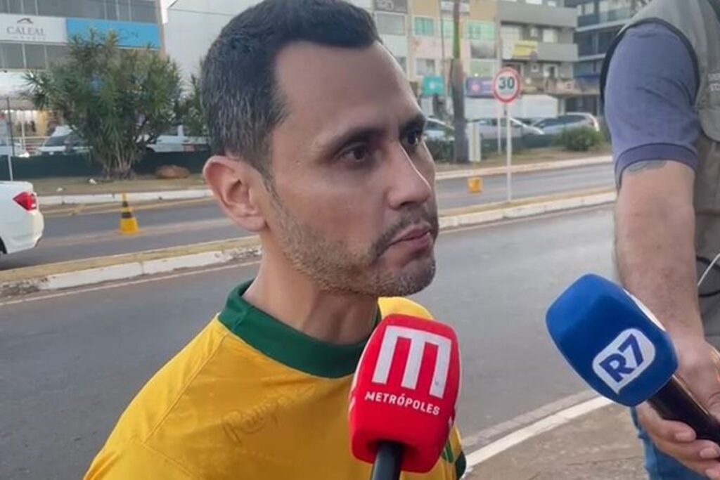 cletinho-visita-bolsonaro-e-critica-presenca-da-policia-no-condominio