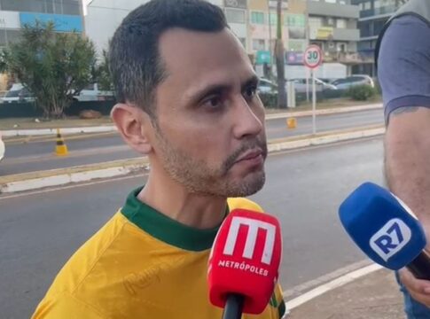 cletinho-visita-bolsonaro-e-critica-presenca-da-policia-no-condominio