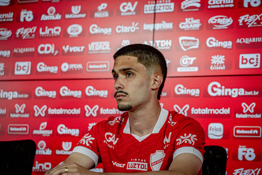 filho-de-idolo-do-goias-e-apresentado-no-vila-nova-para-a-serie-b