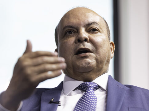 “mais-uma-vez,-pt-e-psb-agiram-contra-o-df”,-diz-ibaneis-apos-bc-barrar-compra-do-master-pelo-brb