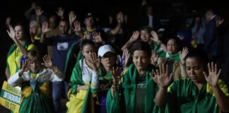 apoiadores-fazem-vigilia-na-porta-de-bolsonaro-em-2o-dia-de-julgamento