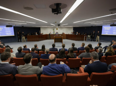 julgamento-de-bolsonaro:-acusacao-e-defesa-disputam-versoes-sobre-minuta,-delacao-e-8/1