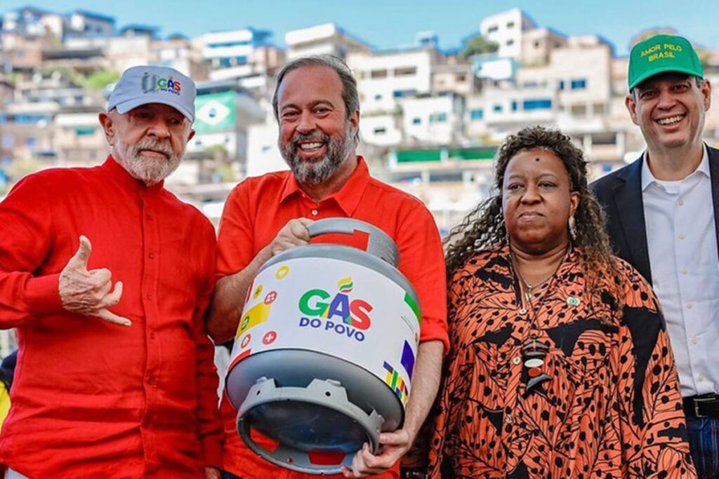 lula-assina-mp-do-gas-do-povo,-com-botijao-para-familia-de-baixa-renda