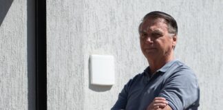 em-meio-a-julgamento,-bolsonaro-completa-1-mes-preso-em-casa