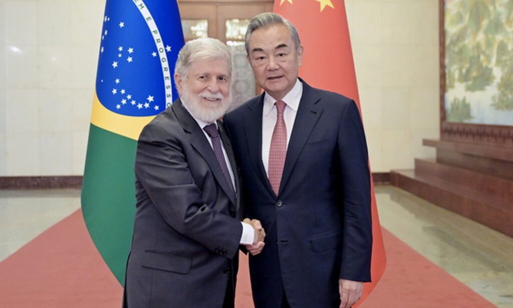 celso-amorim-manda-recado-aos-eua-durante-viagem-a-china