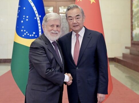 celso-amorim-manda-recado-aos-eua-durante-viagem-a-china