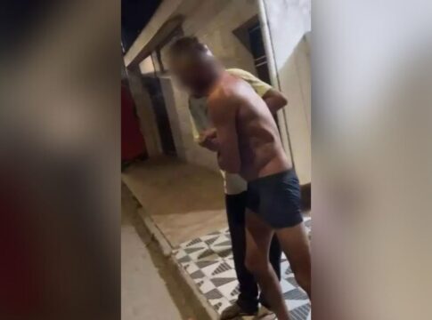 homem-e-preso-por-tentar-matar-o-proprio-pai-com-tesoura-no-litoral