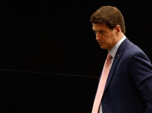 ricardo-salles-vira-reu-no-stf-por-suposto-contrabando-florestal