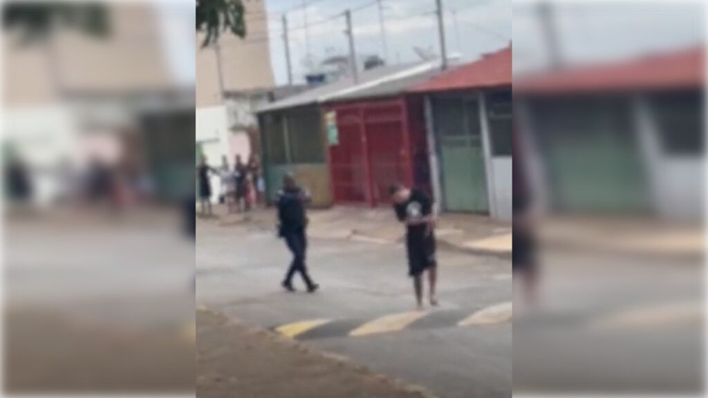 video:-armado-com-faca,-homem-e-imobilizado-com-taser-pela-pmdf