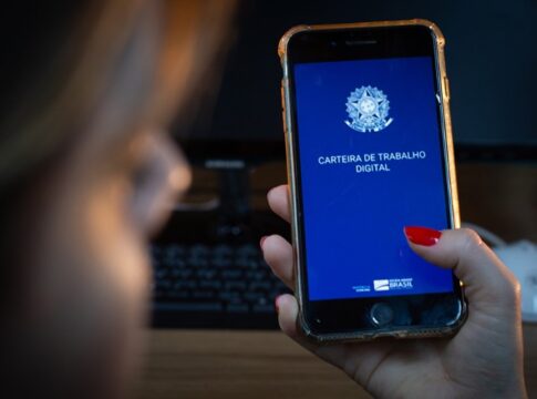 semana-termina-com-675-vagas-de-emprego,-com-ate-r$-6-mil-de-salario