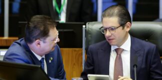discussao-da-anistia-no-congresso-diverge-sobre-bolsonaros-e-outros-reus.-confira-propostas