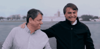 tarcisio-e-a-exigente-banca-examinadora-da-familia-bolsonaro