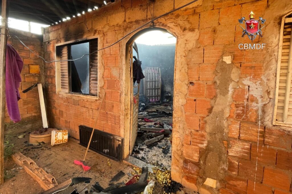 video:-casa-fica-totalmente-destruida-por-incendio-em-ceilandia